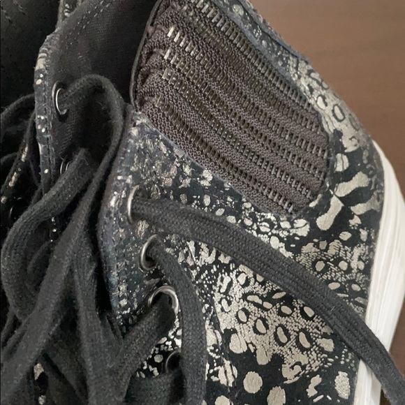 Converse - Picture 2 of 6